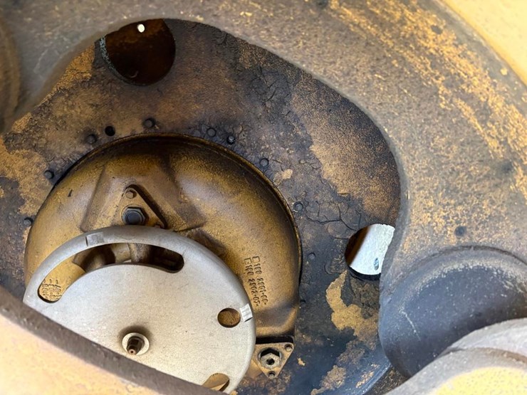 2016-caterpillar-cb64b-image-20