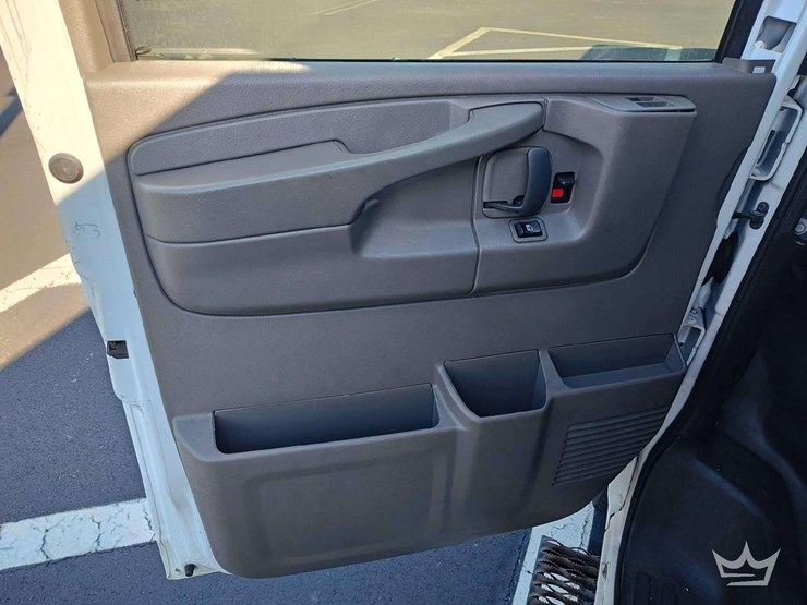 2015-chevrolet-express-2500-image-26