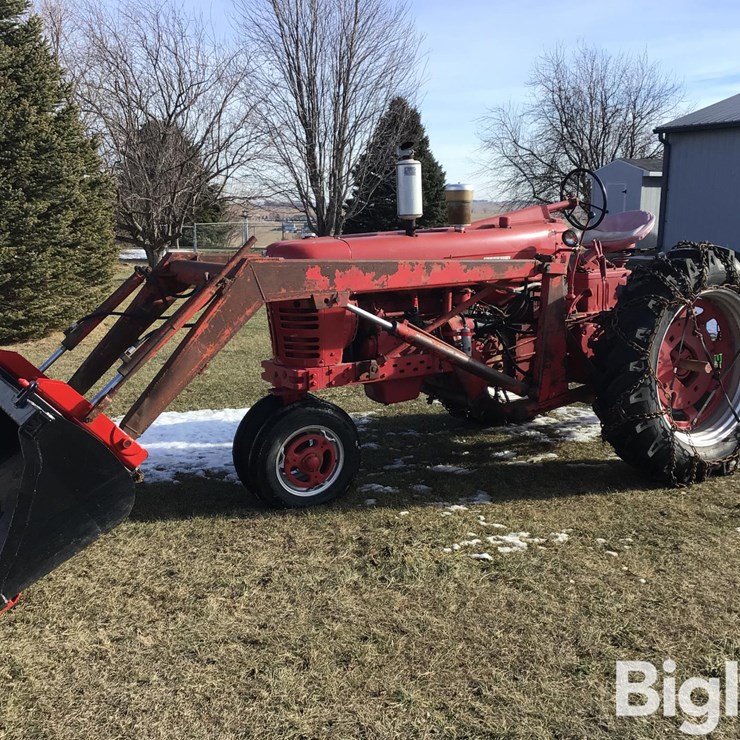 1955 Farmall 400 2WD Tractor W/Loader & Frontier Blade