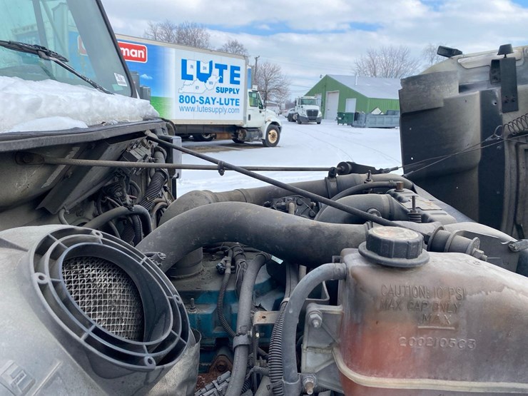 2001-case-ih-4900-image-25