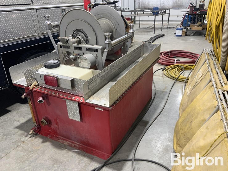 fiberglass-water-tank-w/electric-motor-image-5