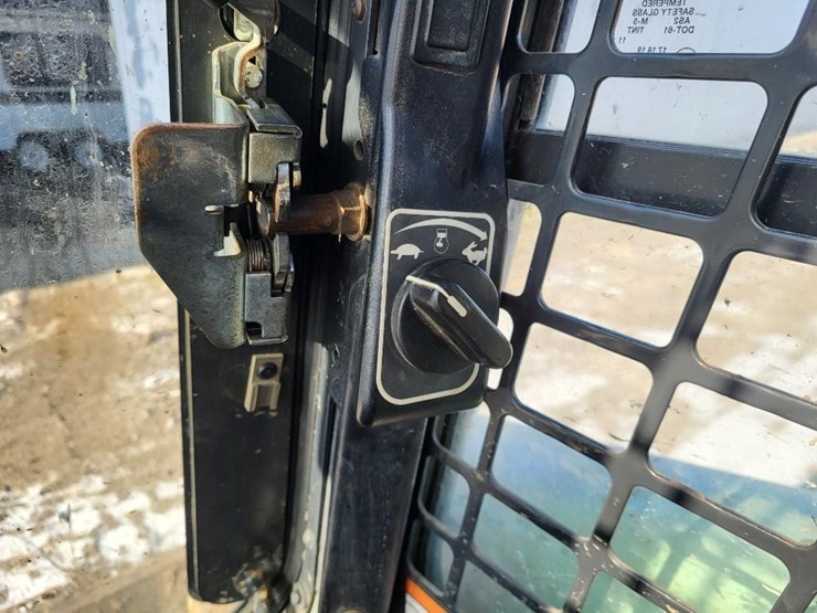 2017-bobcat-t630-image-42