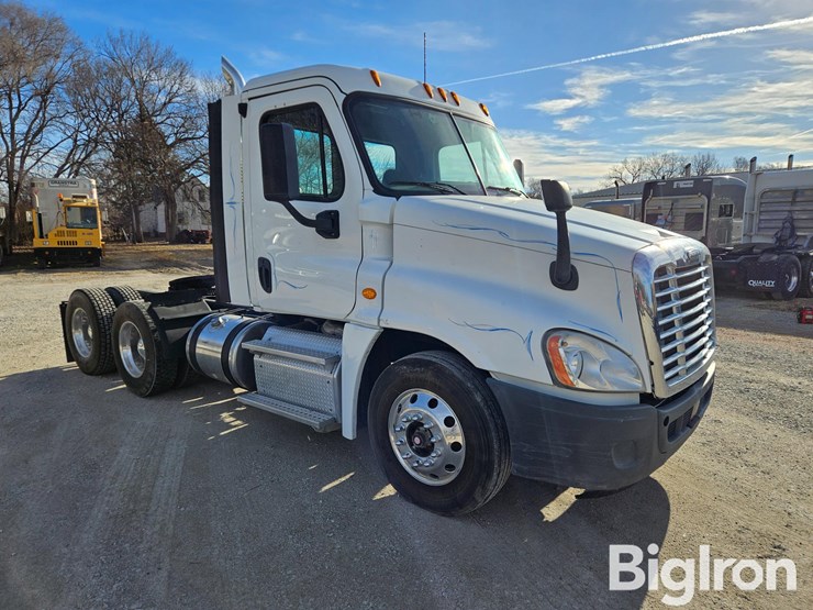2017-freightliner-cascadia-125-image-3