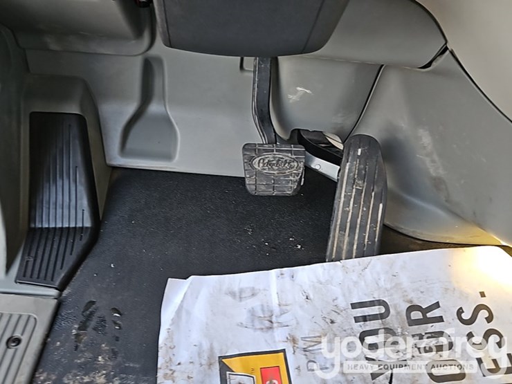 2020-peterbilt-567-image-38