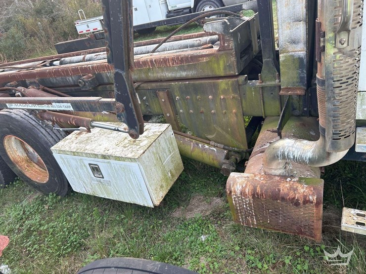 1999-sterling-l9513-image-17