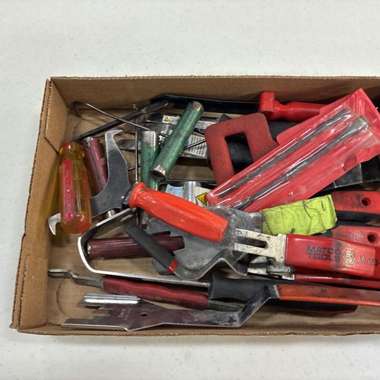 #115303 • BOX OF MISC BODY TOOLS