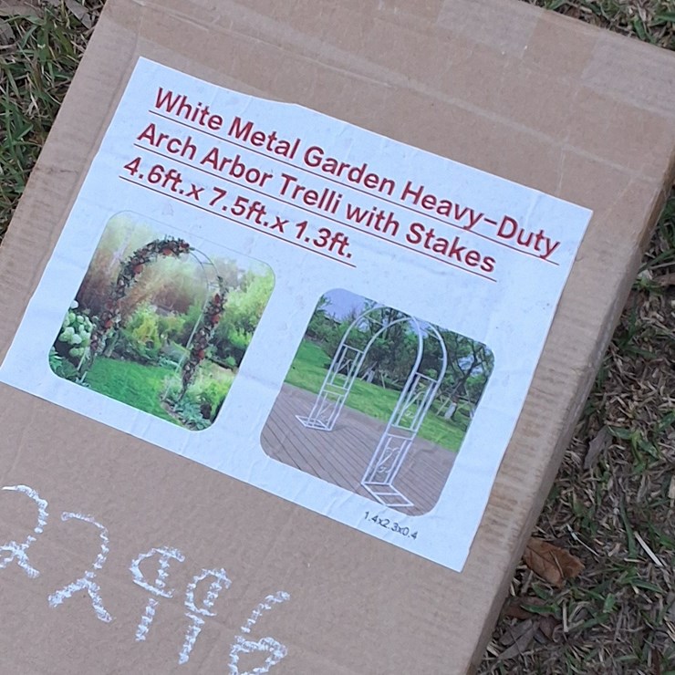 #319 • GARDEN ARCH TRELLIS, UNUSED