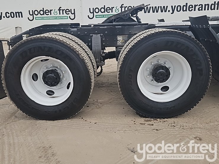 2020-peterbilt-567-image-8