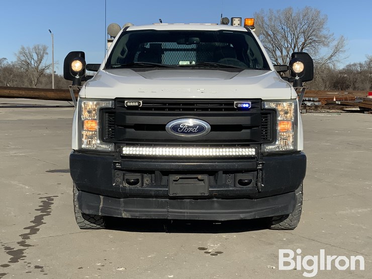 2017-ford-f350-xl-image-2