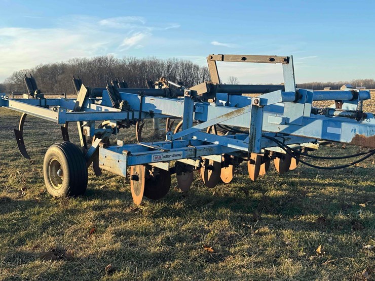 dmi-colter-champ-9-shank-chisel-plow-image-4