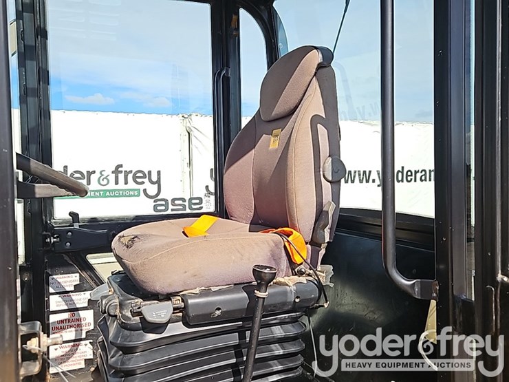 2017-jcb-926-image-19