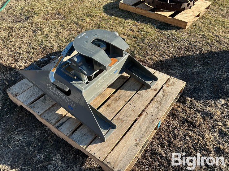 b&w-5th-wheel-rv-hitch-image-1