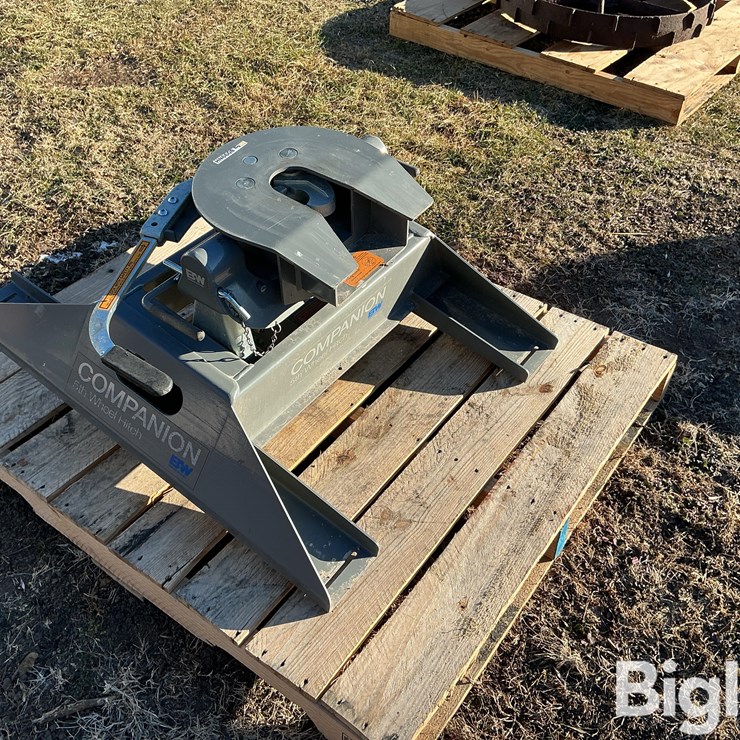 B&W 5th Wheel RV Hitch