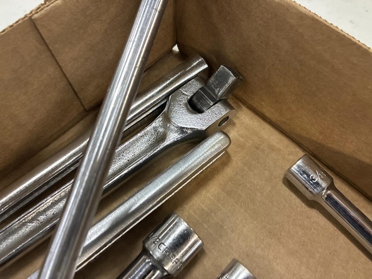 #115286-•-assorted-ratchet-&-extentions-image-4