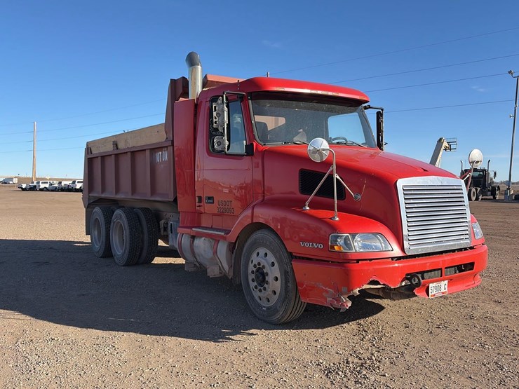 1999-volvo-vnl42t-dump-truck-image-5