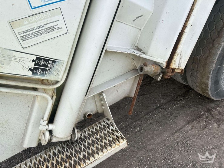 2013-ford-f750-image-25