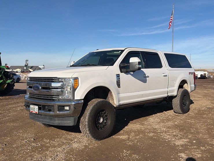 2017-ford-f250-lariat-image-1