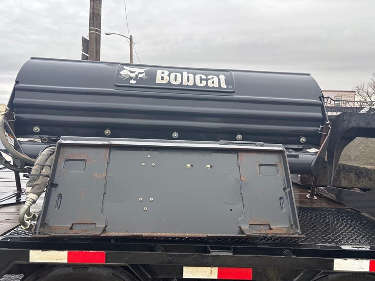 2011-bobcat-broom-image-4