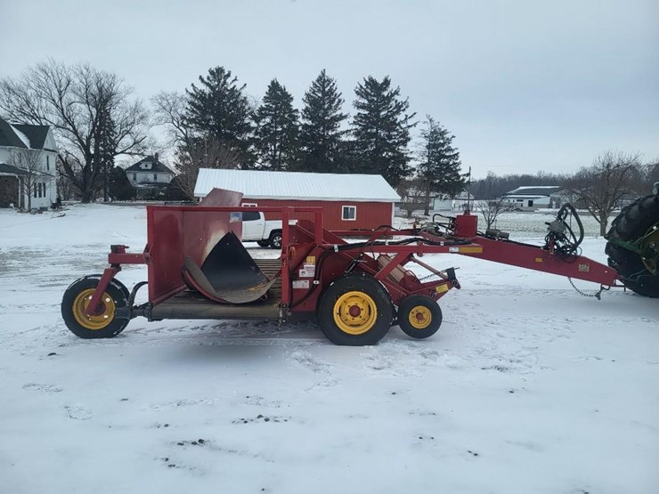 2013-new-holland-h5420-image-2