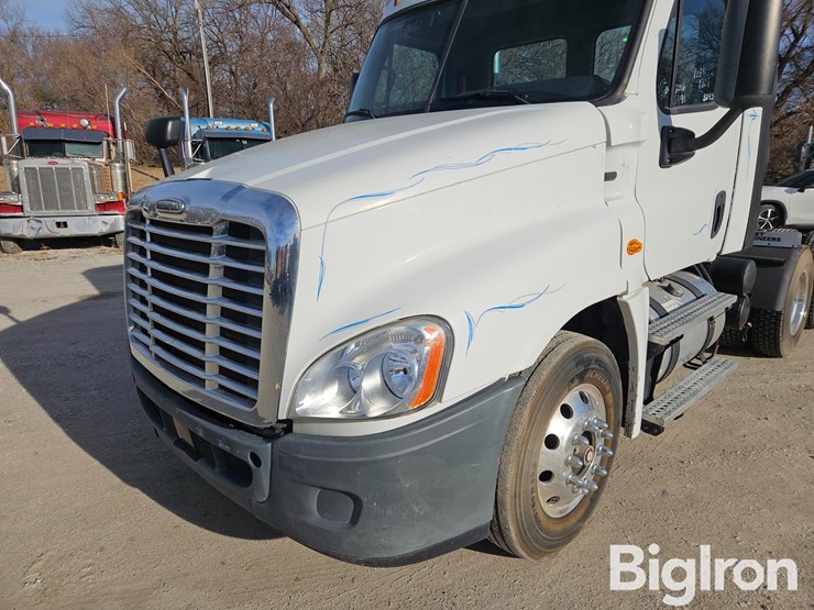 2017-freightliner-cascadia-125-image-14