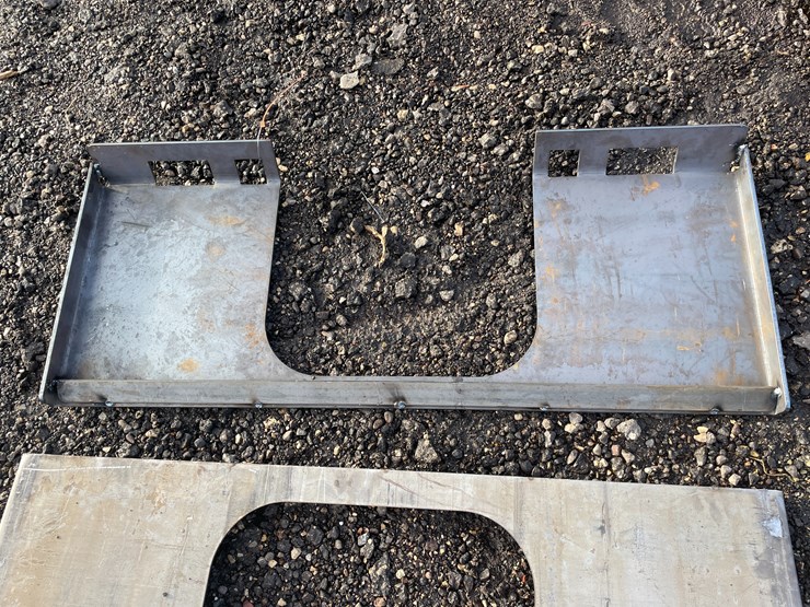 #1185-•-unused-skidsteer-open-center-weldable-quick-attach-plate-image-4