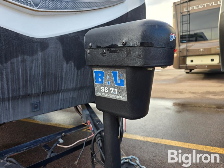 2018-keystone-outback-330rl-travel-trailer-image-11