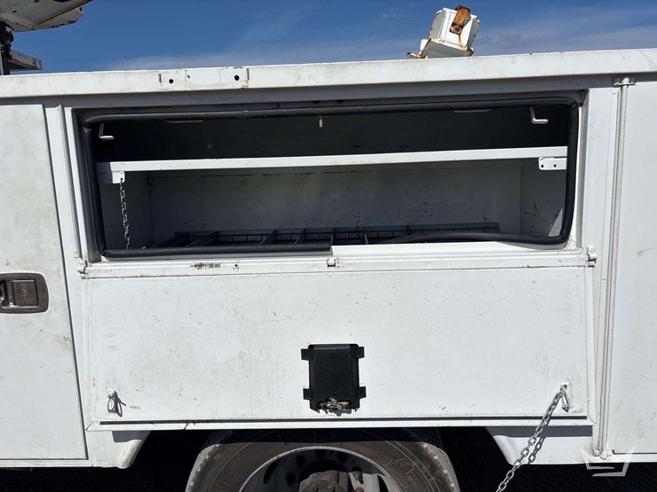 2014-ford-f550-image-22