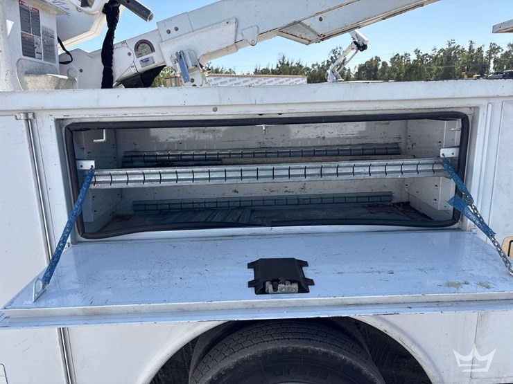 2014-ford-f550-image-40