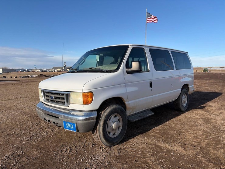 2007-ford-econoline-van-image-1