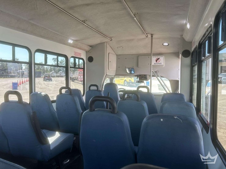 2016-ford-e350-image-23