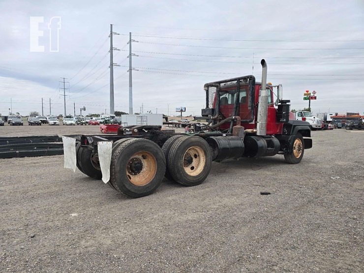 2003-mack-rd688s-image-3