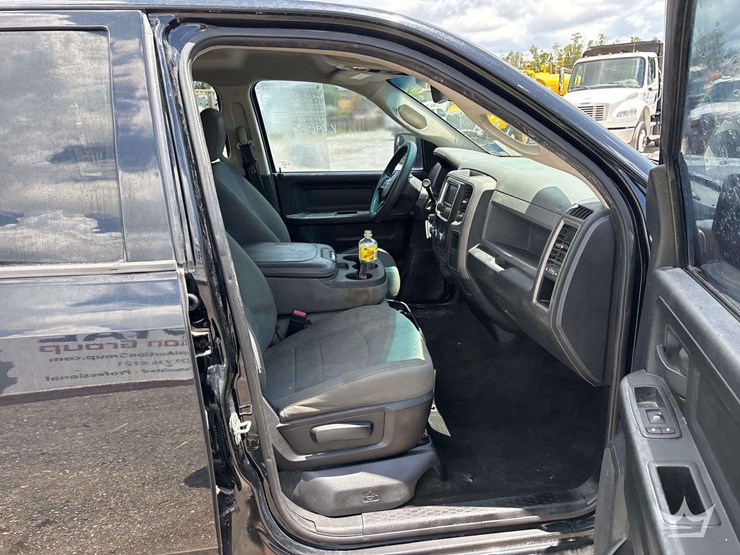 2014-dodge-1500-image-24