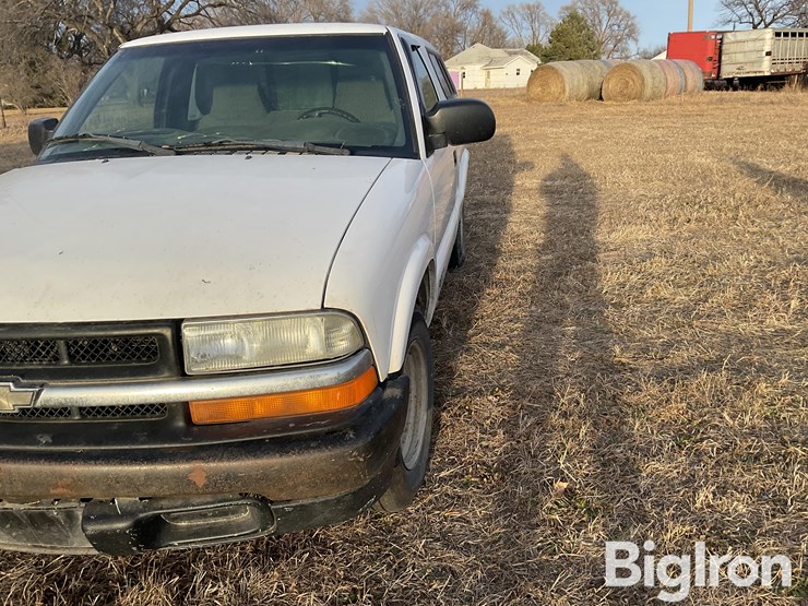 2002-chevrolet-s10-image-9