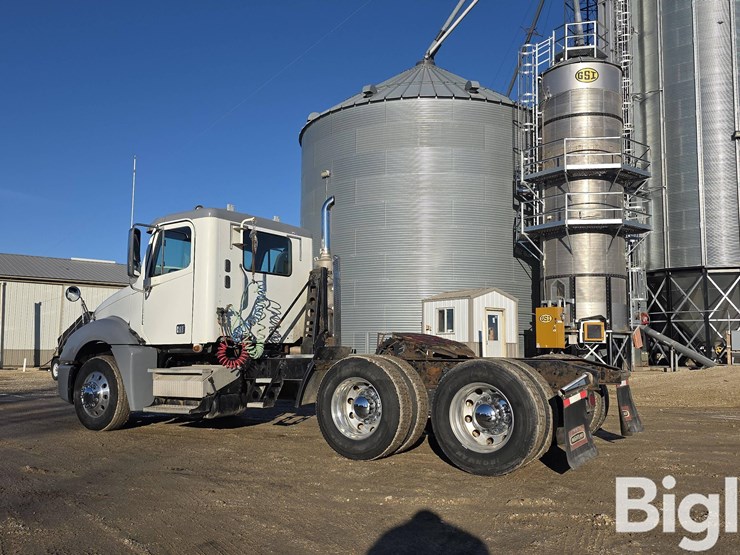 2009-freightliner-columbia-120-image-7