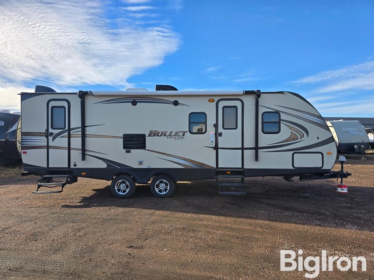 2015-keystone-bullet-272bhs-travel-trailer-image-4
