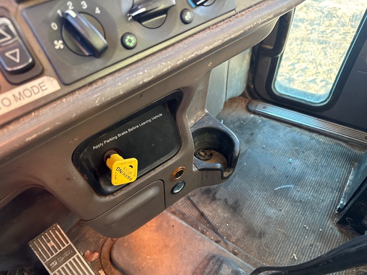 2006-peterbilt-357-image-43