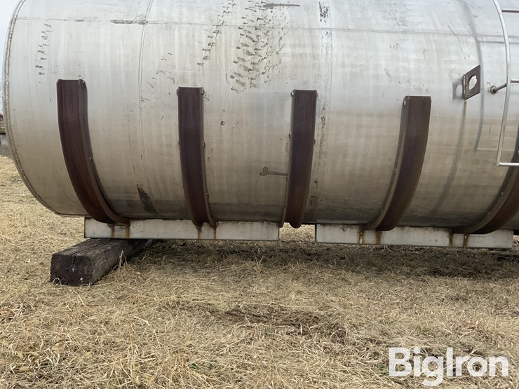 3300-gallon-horizontal-stainless-steel-fertilizer-tank-image-16