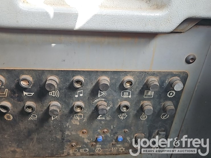 2008-caterpillar-d250e-image-23