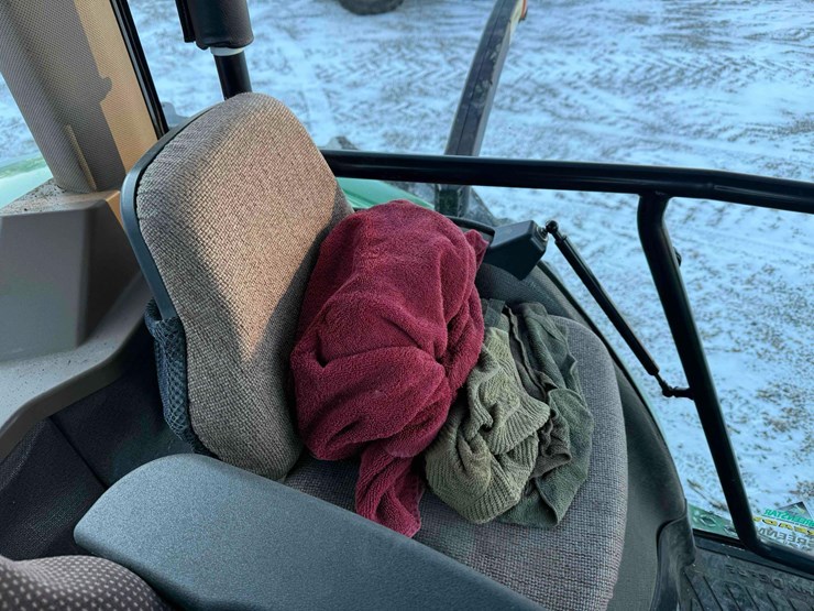 2009-john-deere-8130-image-31