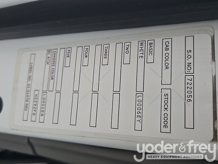 2020-peterbilt-567-image-30