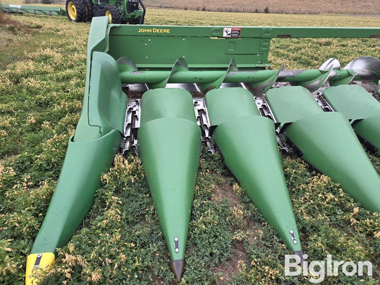 2022-john-deere-c8r-image-13