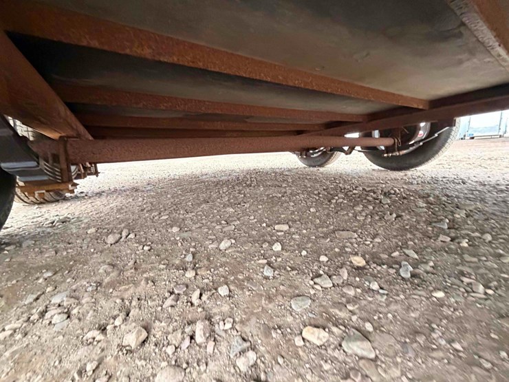 2012-carry-on-enclosed-trailer-image-7