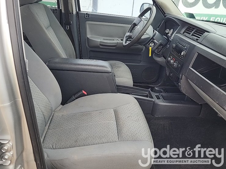 2011-dodge-dakota-image-38