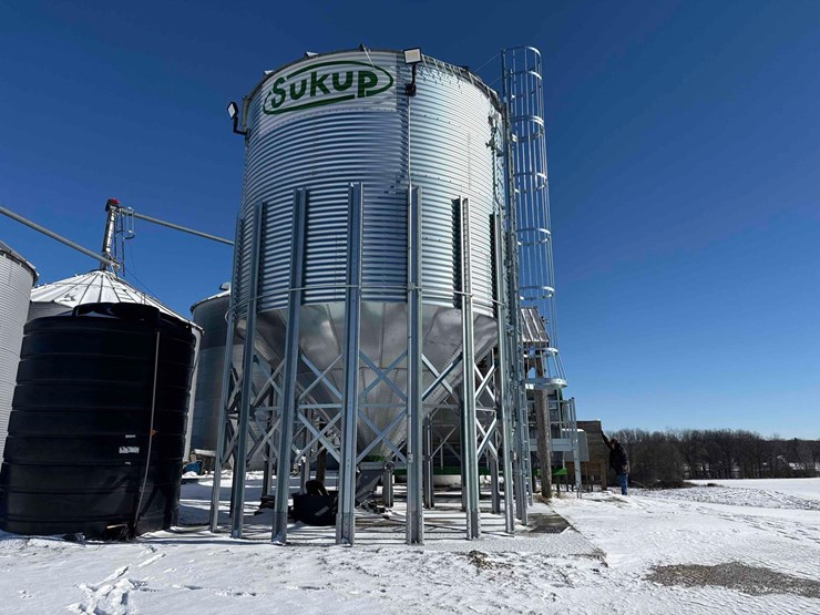 2023-sukup-v-bottom-hopper-image-3