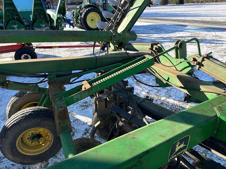 john-deere-630-image-18