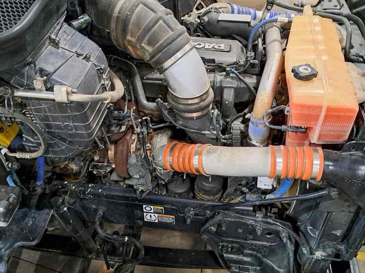 2017-peterbilt-579-image-5