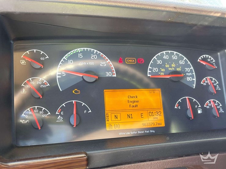 2016-volvo-vnl-t/a-sleeper-cab-truck-tractor-image-24