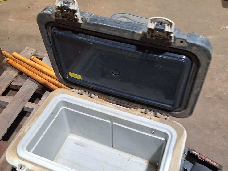 #340-•-magellan-ice-chest-image-2