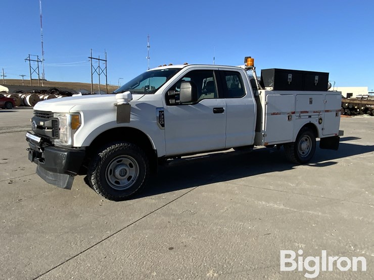 2017-ford-f350-xl-image-1