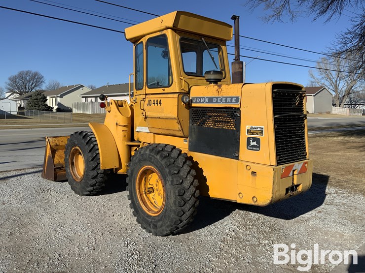 1980-deere-444-image-7